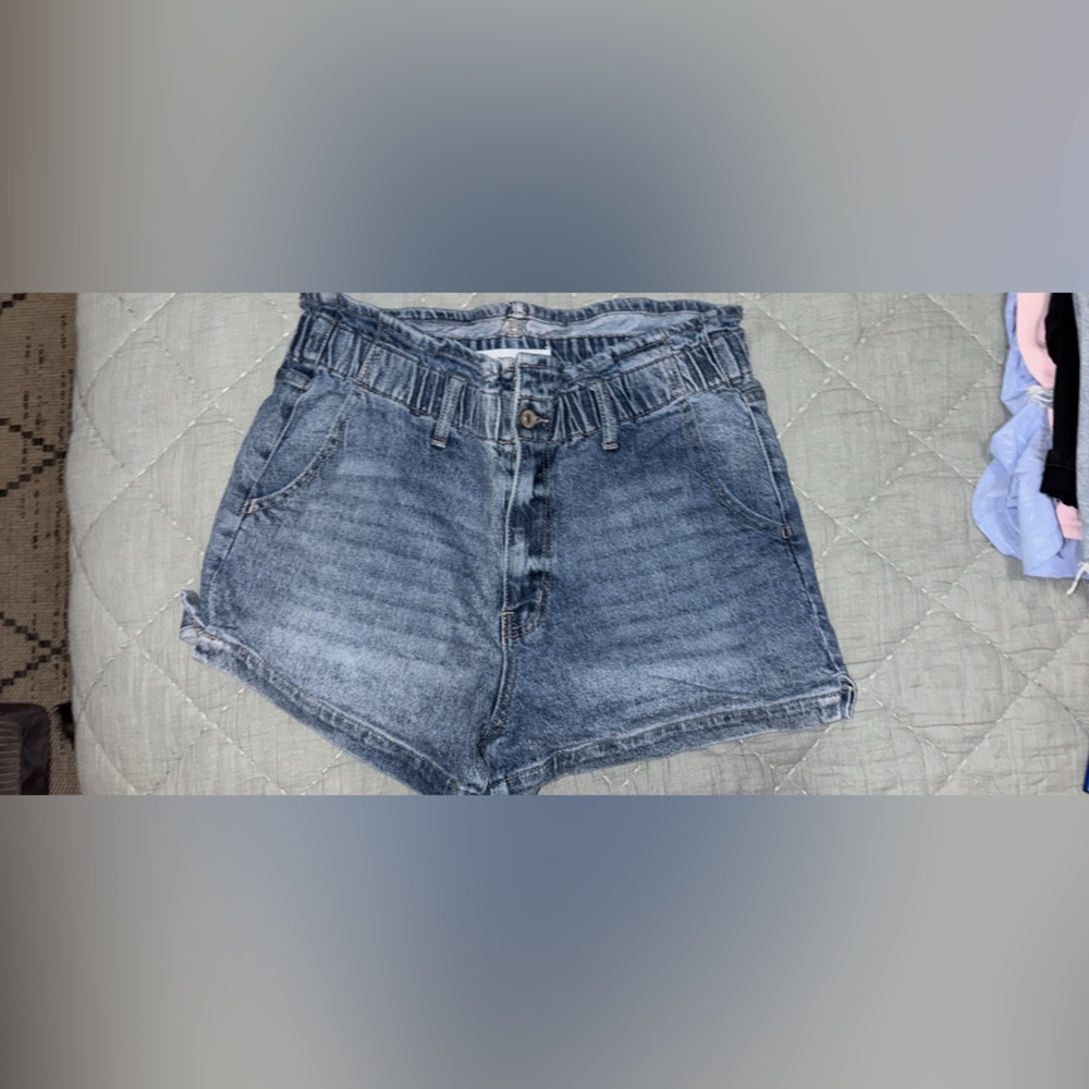 Cinched waist jean shorts